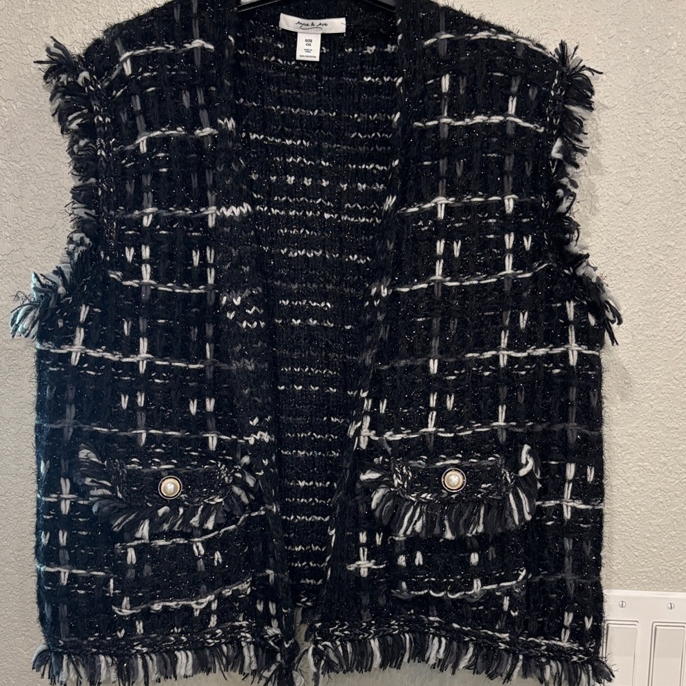 Ana and Eva Black and White Textured Vest